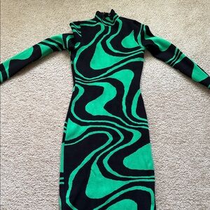 Fashion Nova Vibrant Green and Black Long Sleeve Dress